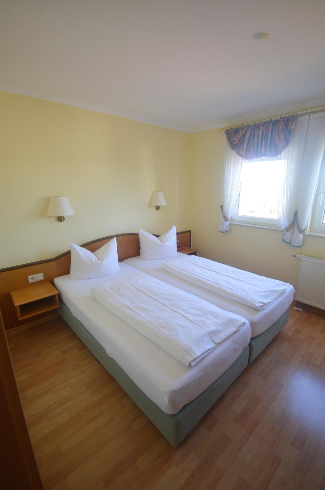 Zur Burgruine Frauenberg Hotel Ebsdorfergrund Екстериор снимка